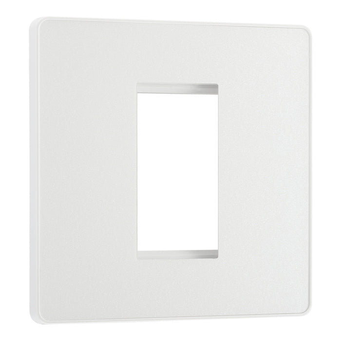 BG Evolve Pearlescent White Screwless Single Euro Module Front Plate PCDCLEMS1B