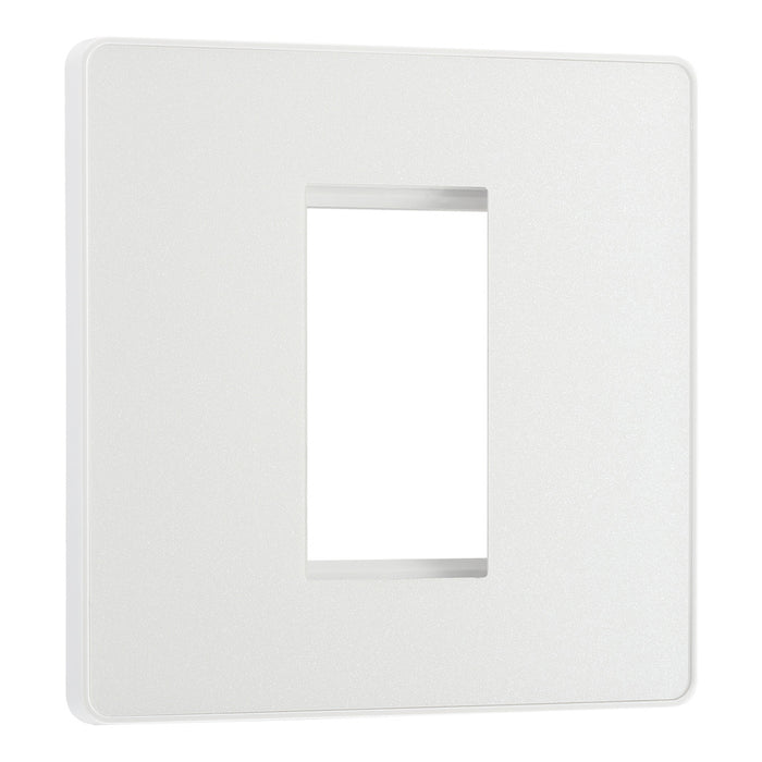 BG Evolve Pearlescent White Screwless Single Euro Module Front Plate PCDCLEMS1W