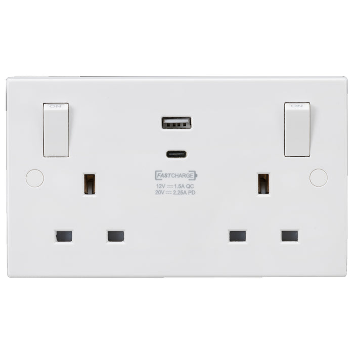 ML Accessories White 13A 2G Switched socket with USB